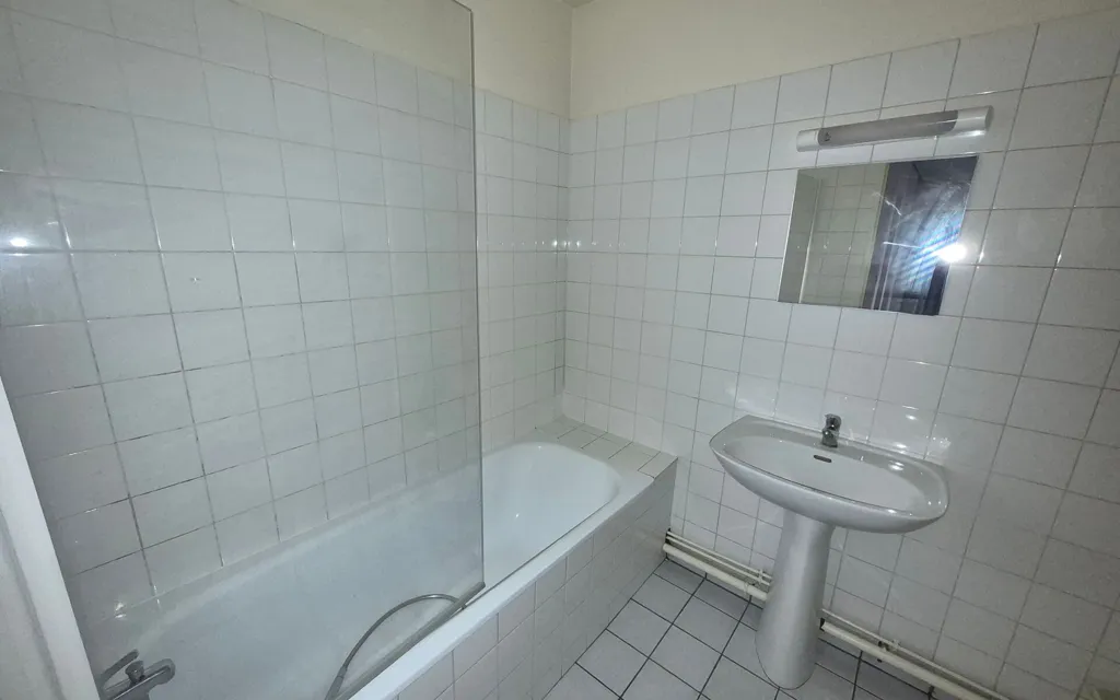 Salles de bain - Appartement T2 avec Parking à Château-Thierry
