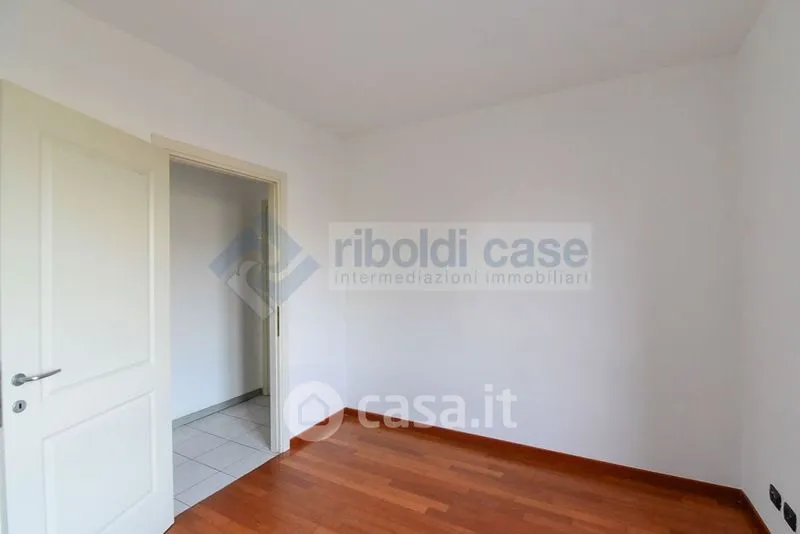 Toad - Four-Room Apartment with Balconies in Mariano Comense