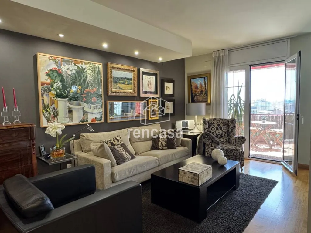 Elutuba - South-Facing Duplex Apartment with Balcony in Prat de la Riba