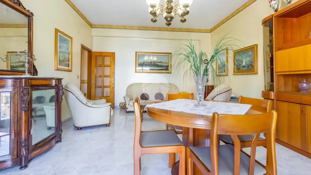 Salle à manger - First-Floor Flat with Balcony in Villabate