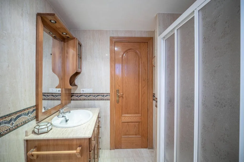 Vannitoad - Luxury Flat with Balcony in Gran Capitán, Granada