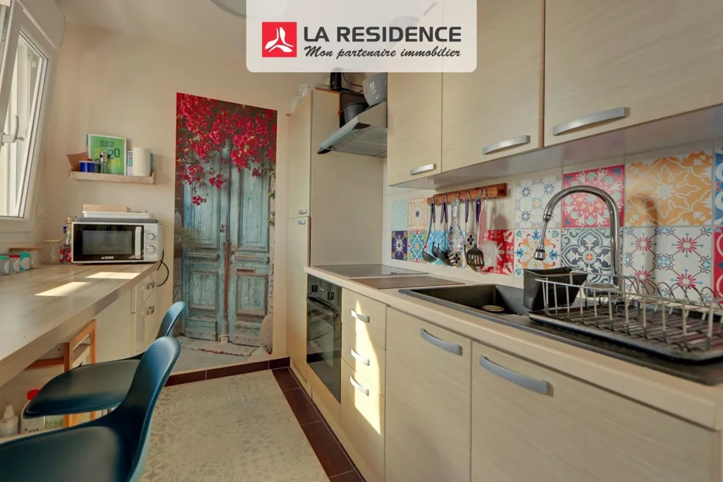 Köök - Renovated 2-Bed Flat with Balcony in Beauchamp