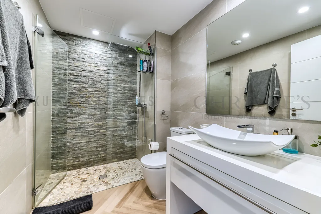 Salles de bain - Contemporary Penthouse with Pool View in Santa Ponsa