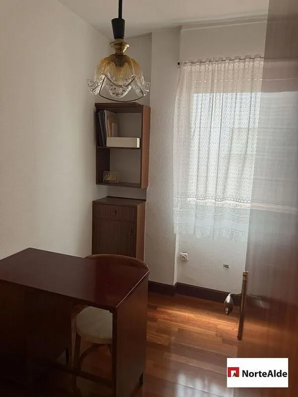 Bureau - Apartment with Balcony and Terrace in Arrontegi Centre