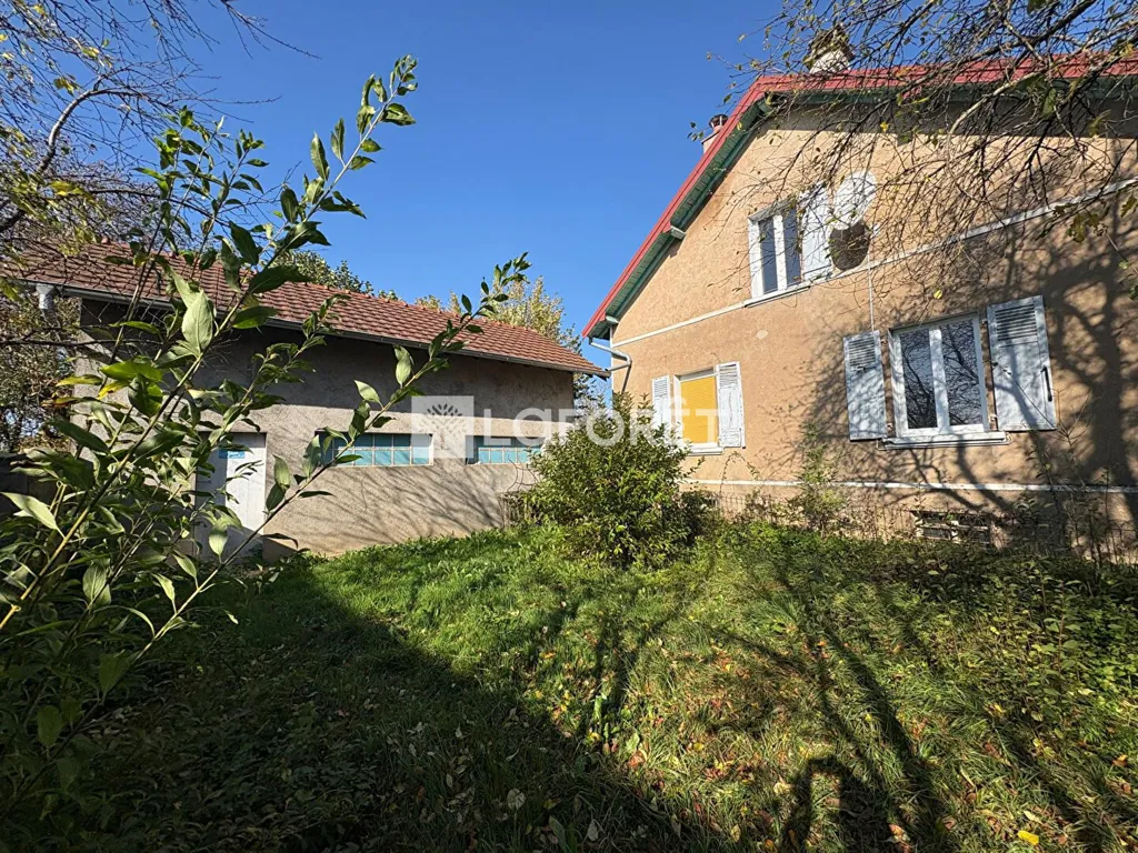 Esterno - 1950s House with Garage in Meroux-Moval