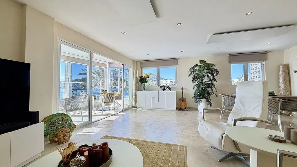 Séjour - Seafront Apartment with Pool in L'Albir