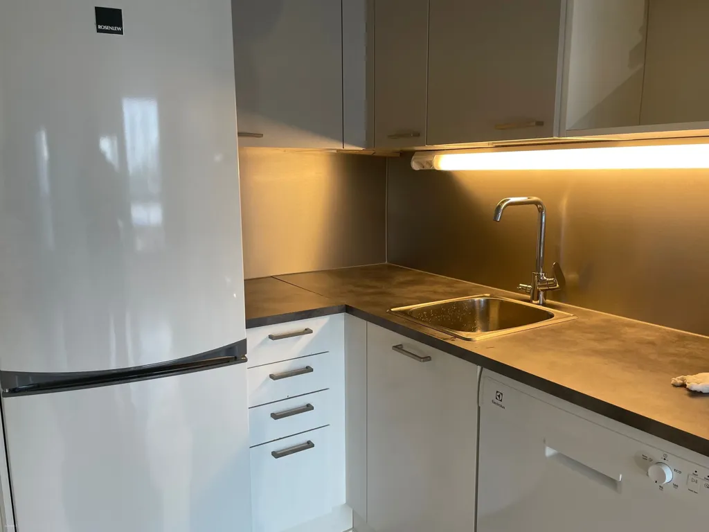 Cuisine - Bright Apartment with Balcony in Kivistö, Vantaa