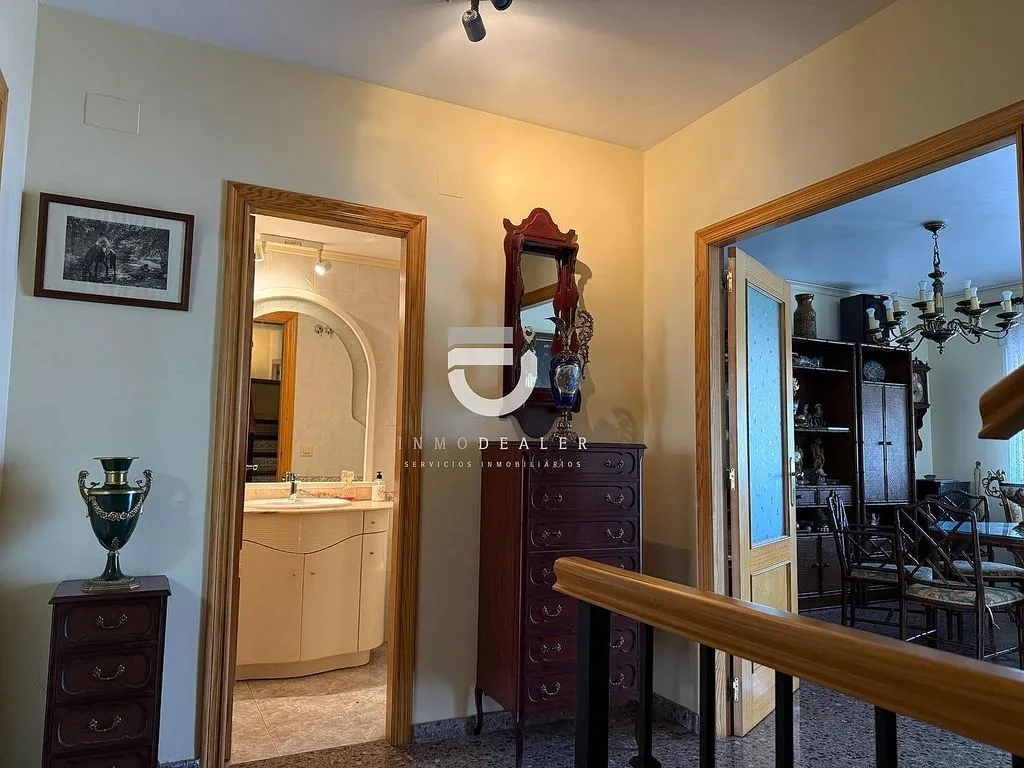 Esik - Terraced House with Private Garage in Daimus