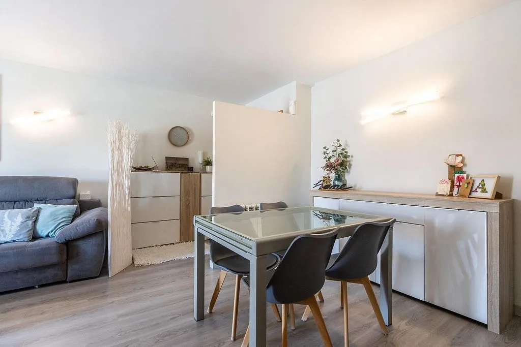 Reformed Apartment with Terrace in Polinyà