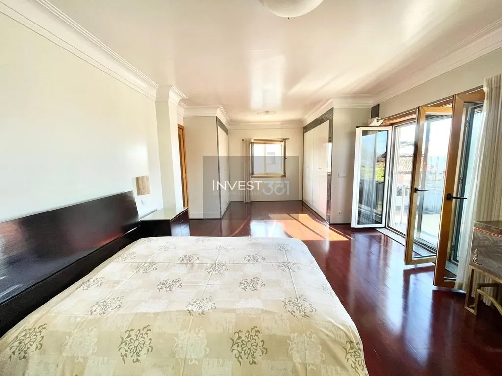 Bedrooms - Single-Story Villa with Terrace in Porto