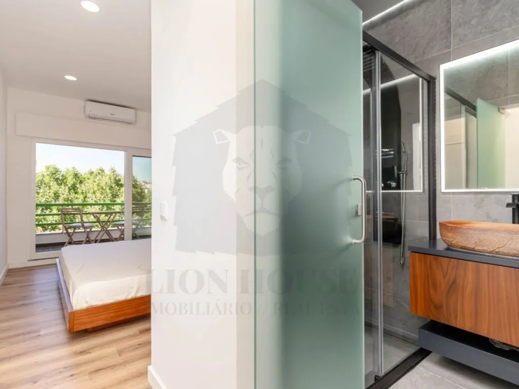 Vannitoad - Luxury Flat with East-West View in Setúbal