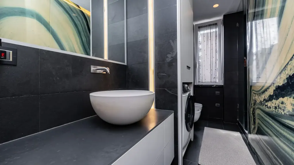 Bathrooms - Design Bilocale with Balcony in Milan
