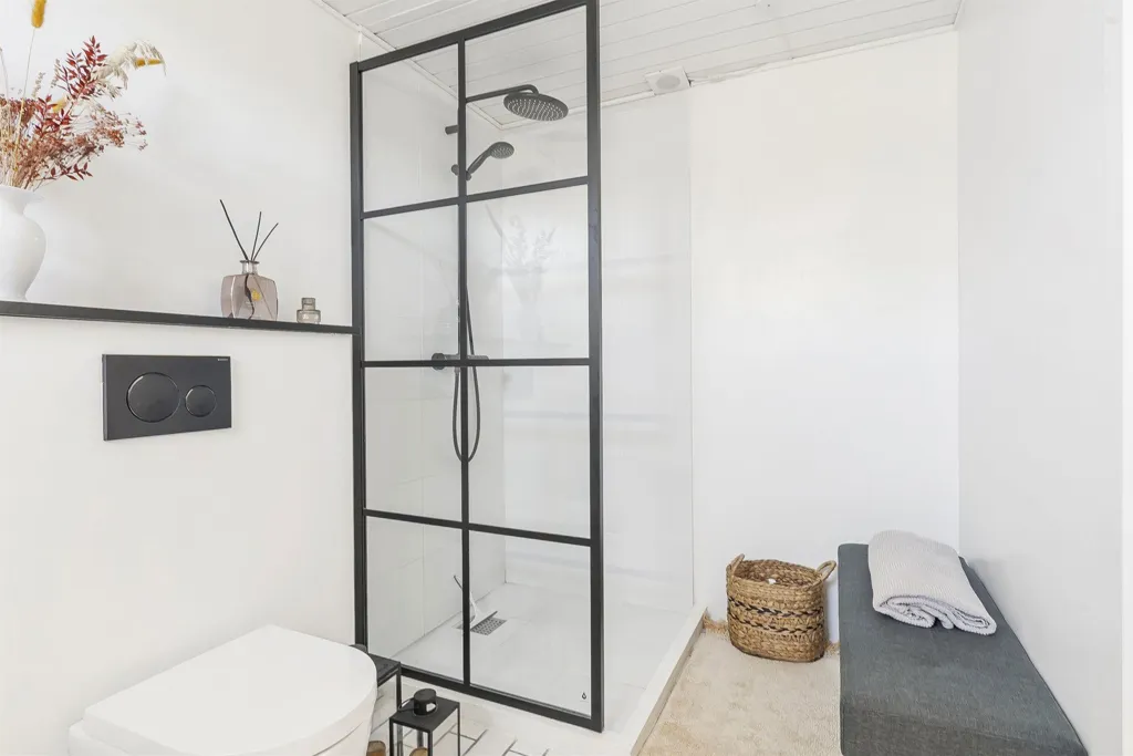 Bagni - Fenced Villa with Garden in Farum