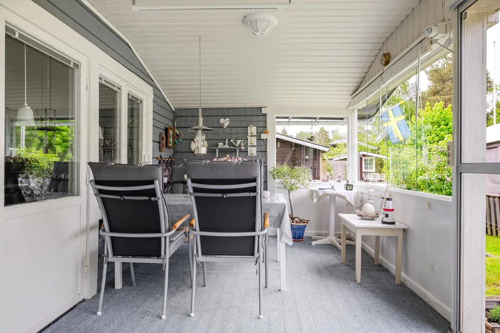 Terrass - Cottage with Garden and Sea View in Uttervik