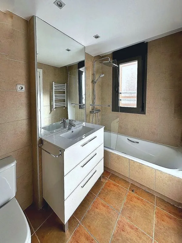 Vannitoad - Bright Apartment with Pool in Sanchinarro