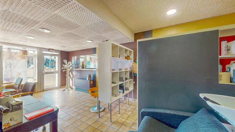 Rooms - Coiffure Salon with Market View in Douarnenez