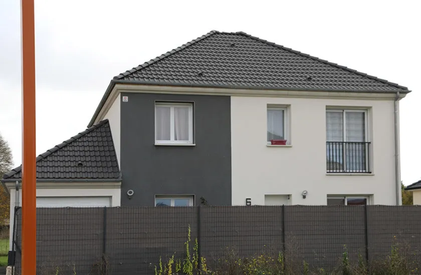 Exterior - Contemporary House with Garden in Brie-Comte-Robert