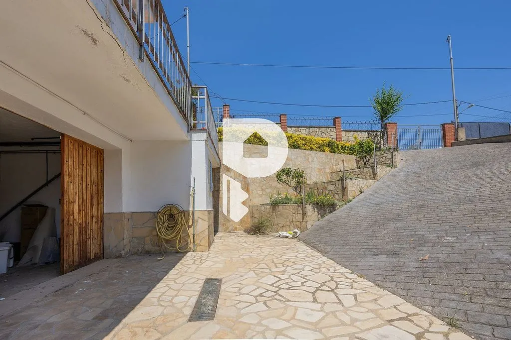 Exterior - Chalet with Pool and Terrace in Corbera de Llobregat