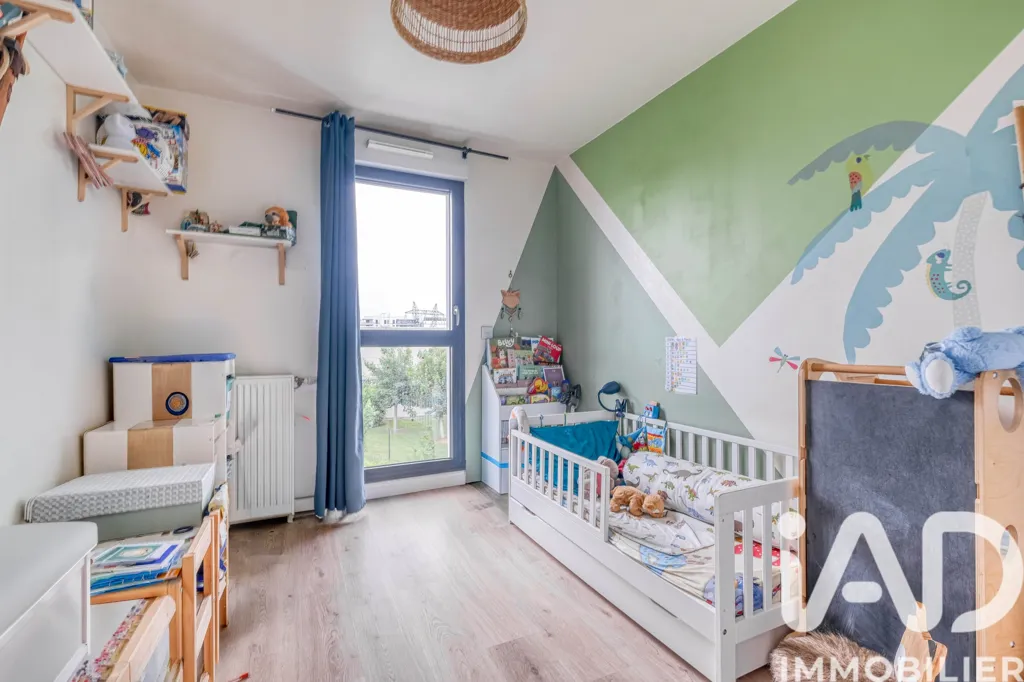 Magamistoad - Bright 3-Bed Flat with Loggia in Thiais