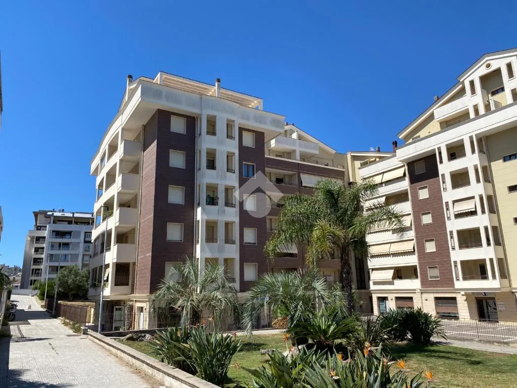 Esterno - Modern 2-Bedroom Apartment with Terrace in Luna e Sole