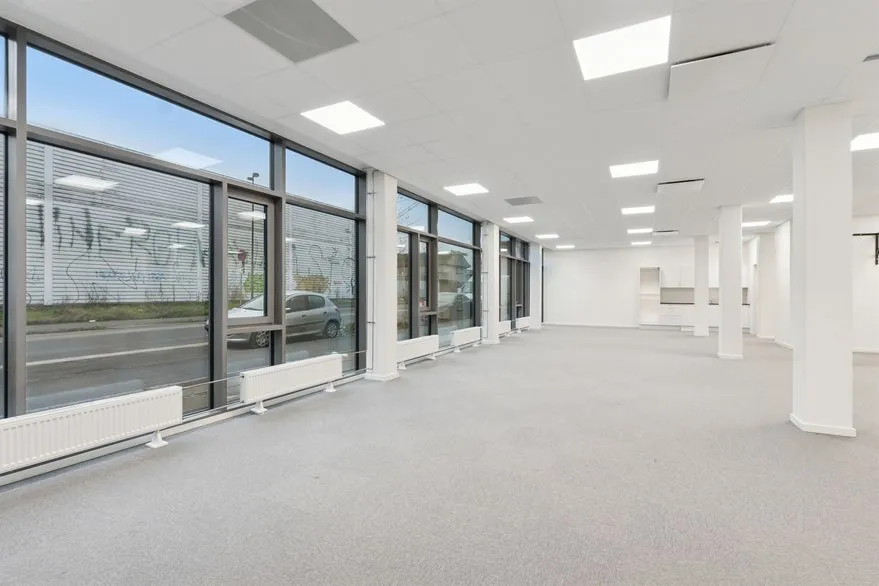 Bureau - Flexible Office Space with Large Windows in Poppelstykket