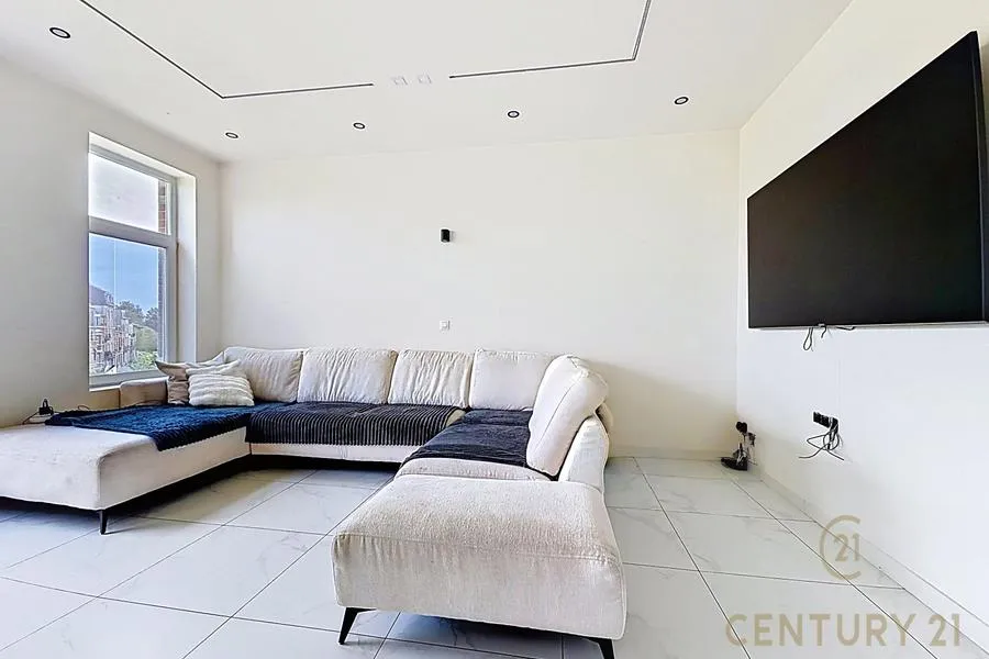Séjour - Appartement Rénové avec Balcon à Schaerbeek