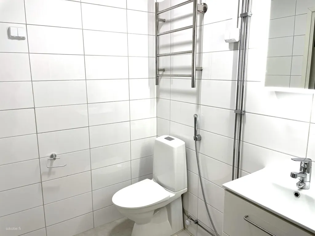 Salles de bain - Renovated Flat with Glazed Balcony in Ilpoinen