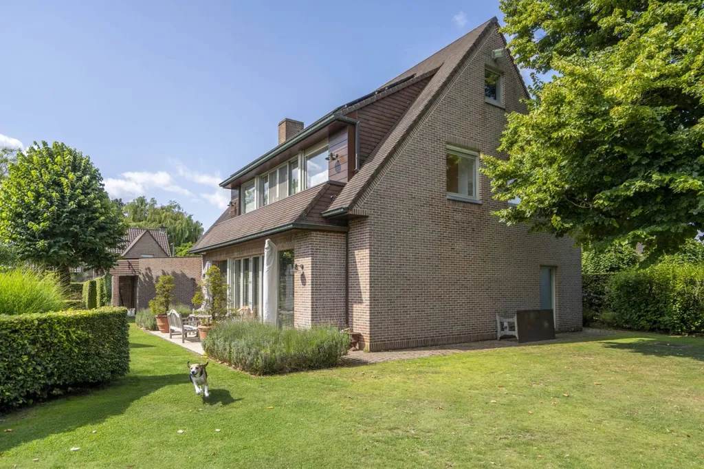 Aed - Villa with Swimming Pool in Kortrijk