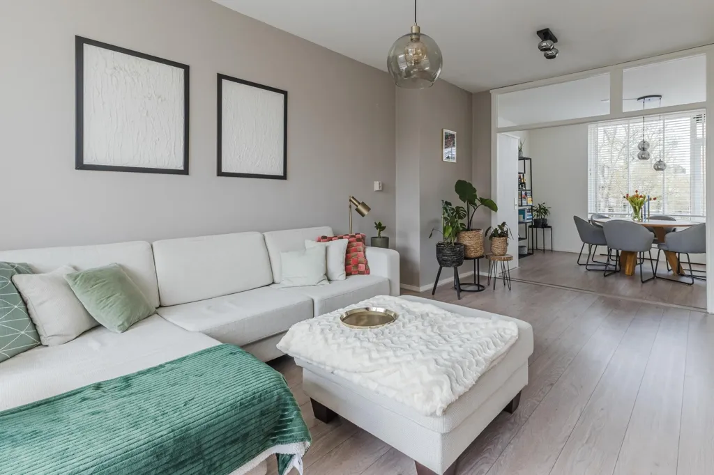 Elutuba - Portiekflat with Zuidas View in Amsterdam