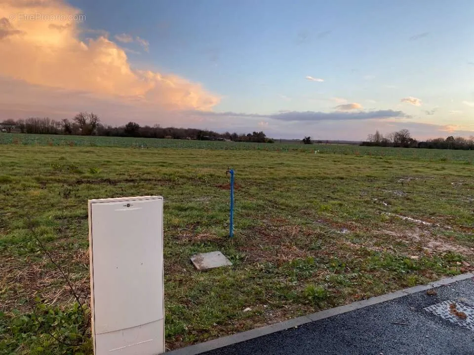 Giardino - Viabilised Plot with Garden in Tonnay-Boutonne