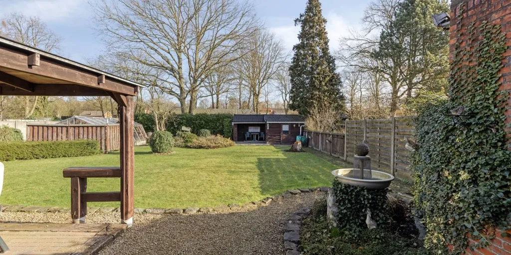 Aed - House with Development Potential in Brasschaat
