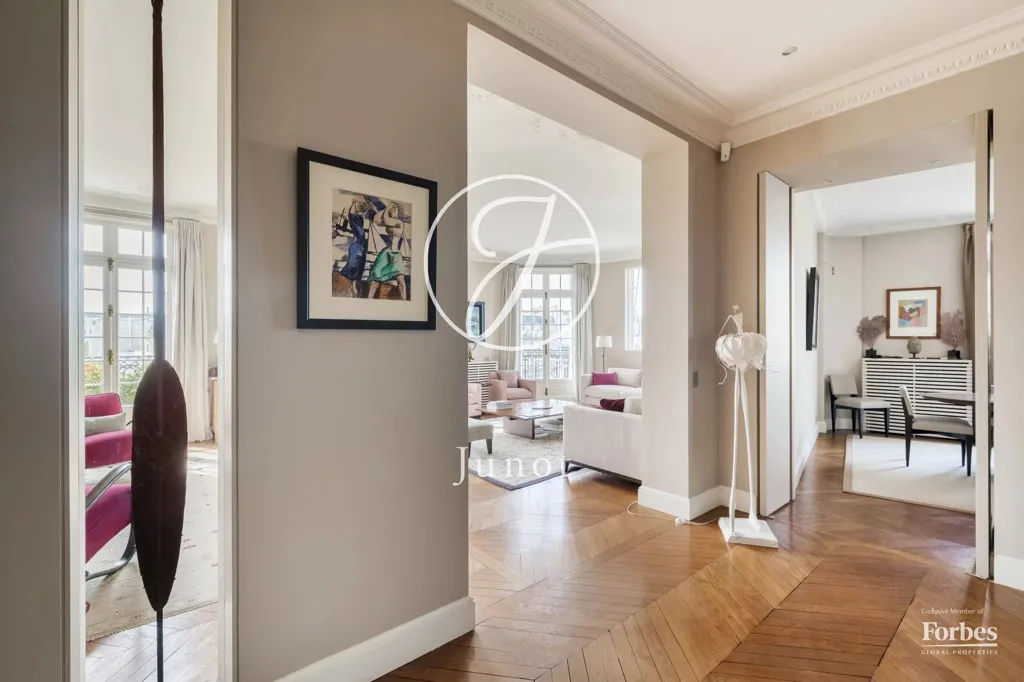 Esik - Duplex with Eiffel Tower View in Paris 7th