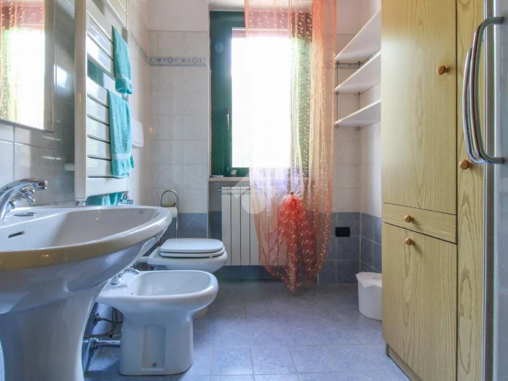 Salles de bain - Trilocale with Private Balcony in Vestone