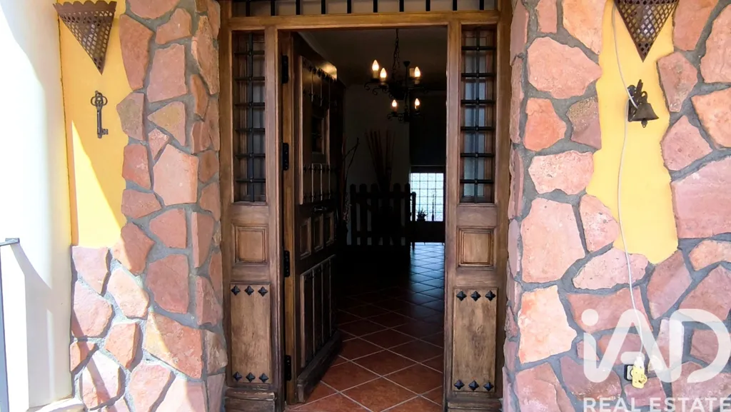 Esik - Chalet with Large Garden in Colmenar de Oreja