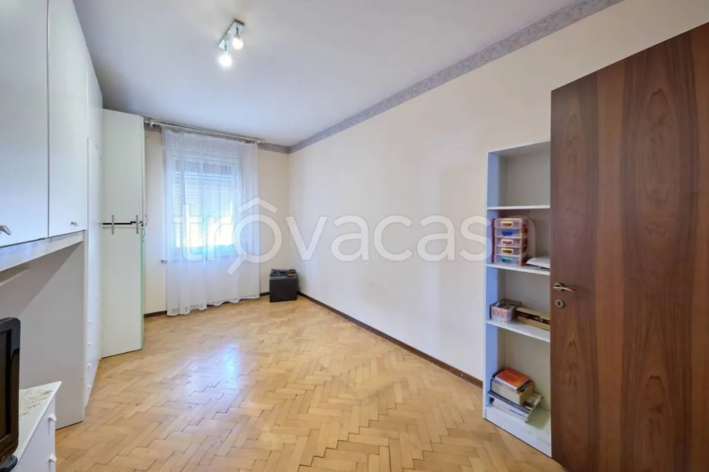 Chambres - Trilocale with Balcony in Central Trieste