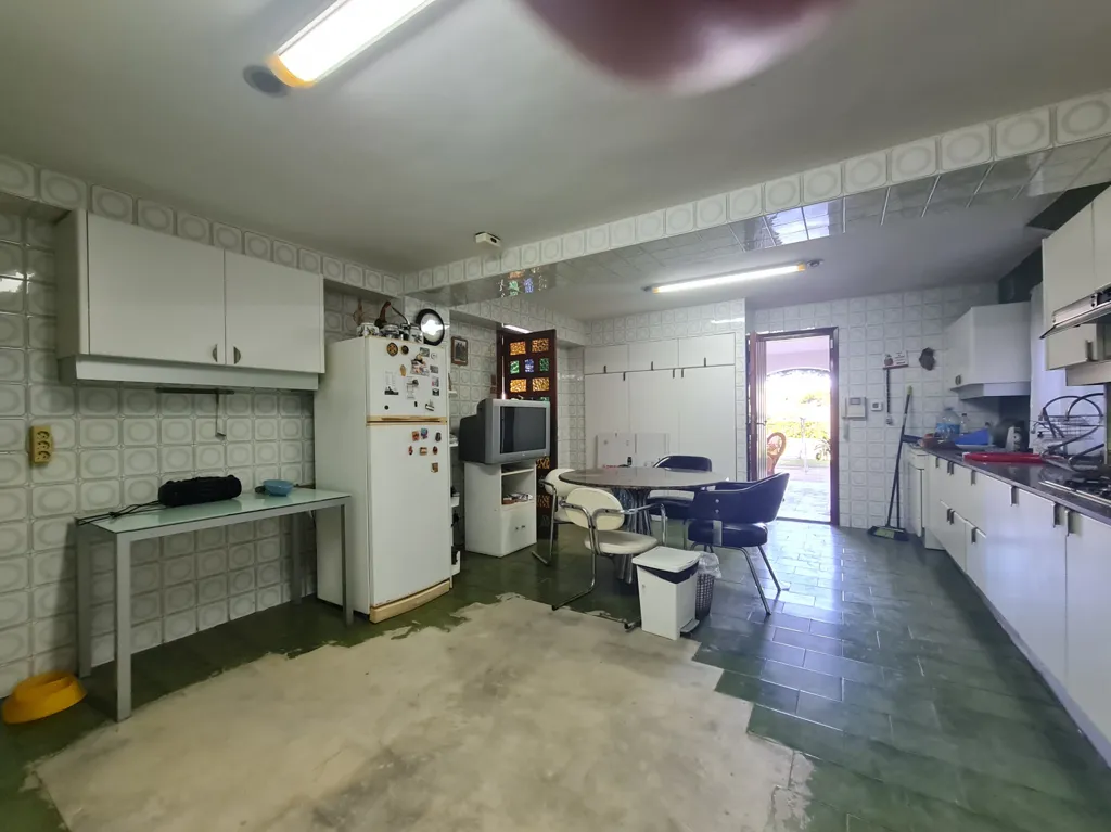 Cuisine - Señorial Chalet for Renovation with Pool in La Cañada