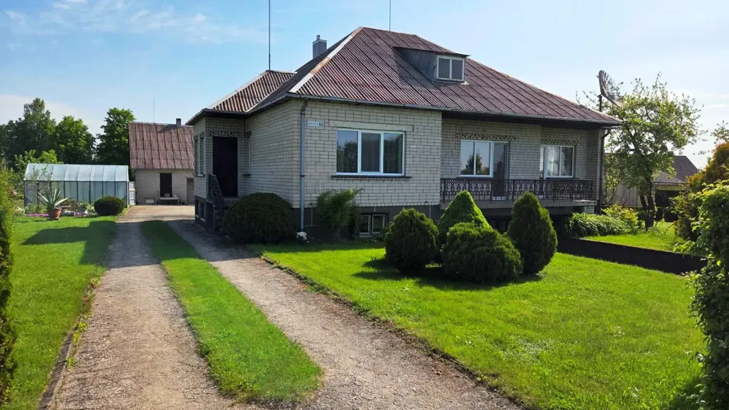 Välivaade - House with Garage and Garden in Radžiūnai