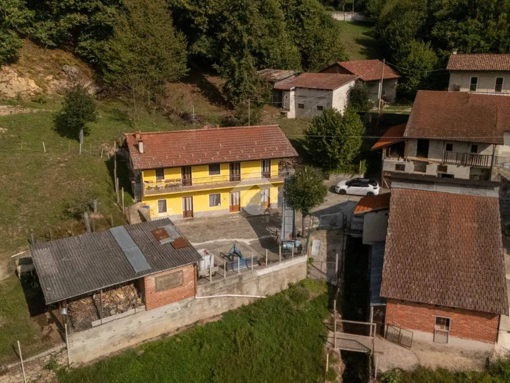 Õhuvaade - Independent House with Panoramic View in Rifreddo