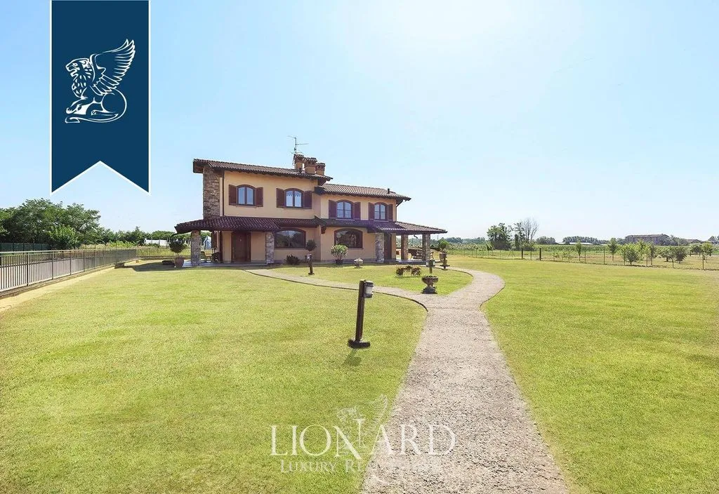 Välivaade - Luxury Villa with Garden in Spirano
