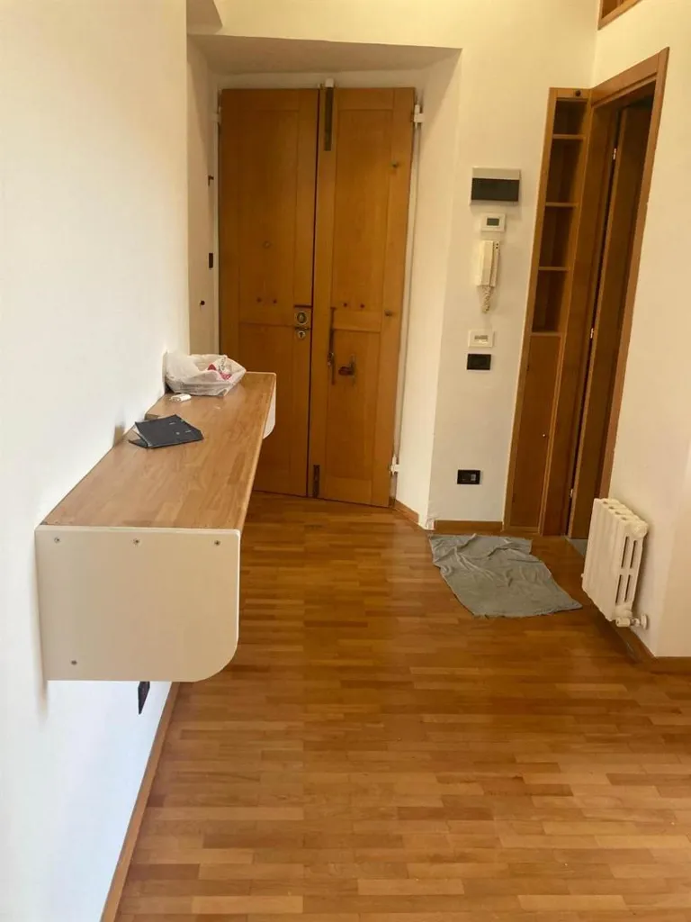 Ingresso - Appartamento ristrutturato con parquet a Ancona