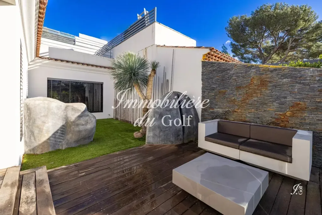 Terrasse - Villa Contemporaine avec Piscine à Allauch