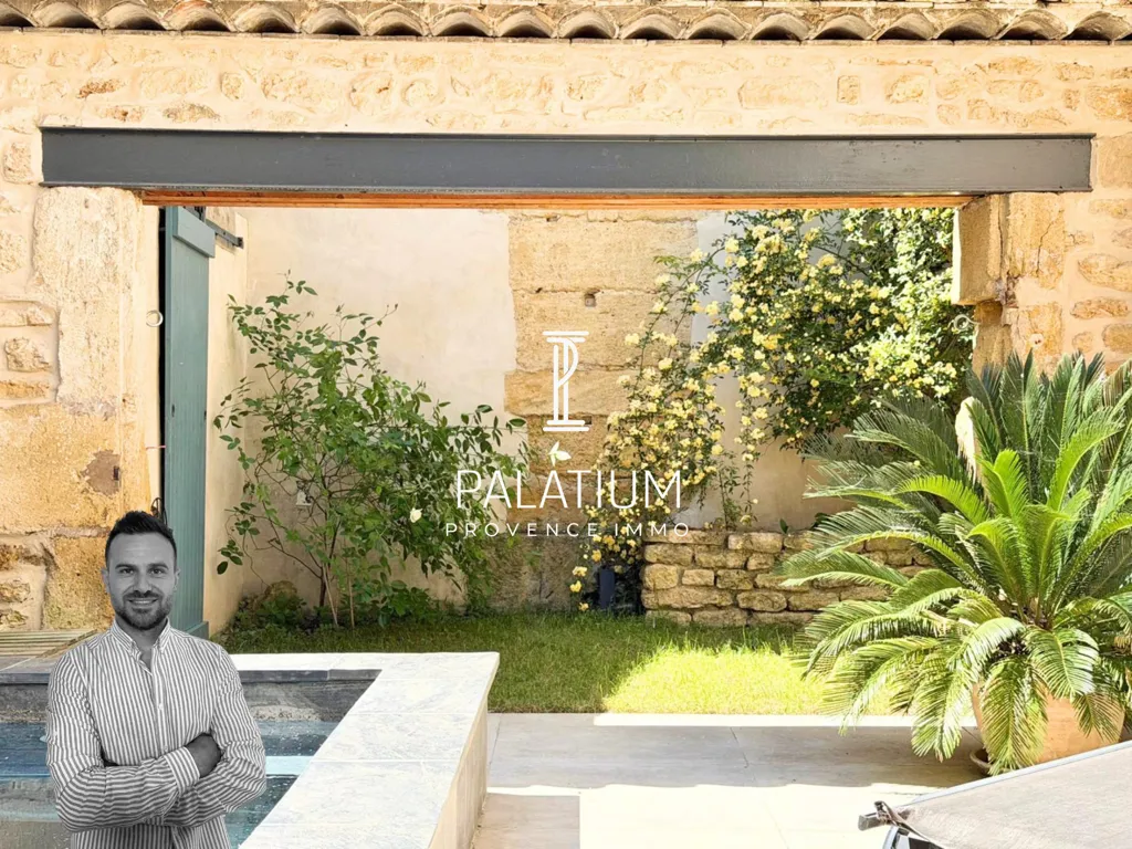 Jardin - Maison de Caractère avec Piscine au Centre de Grans