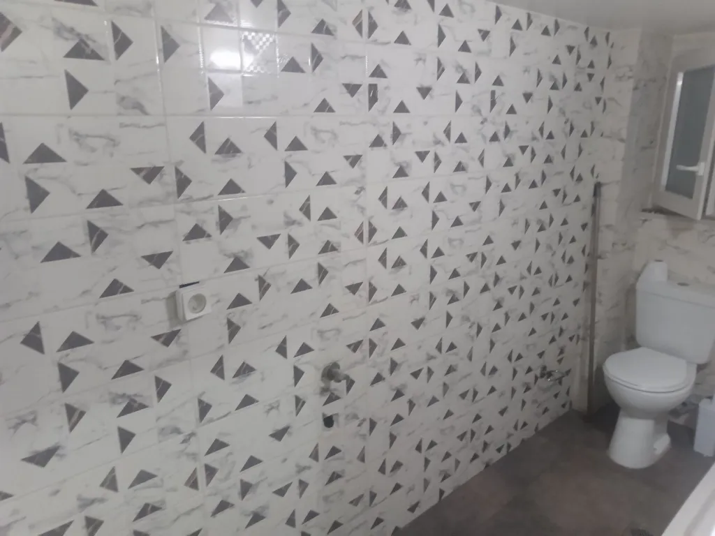 Badezimmer - Renovated Apartment with Balcony in Gravas