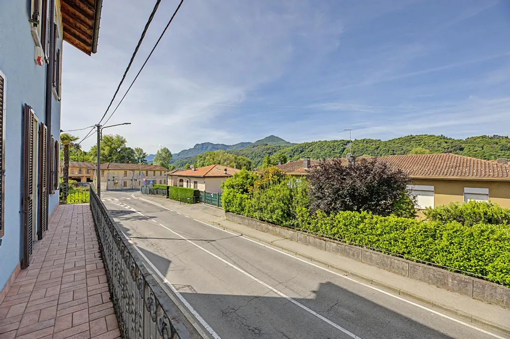 Rõdu - Multi-Level Apartment with Mansard in Luino