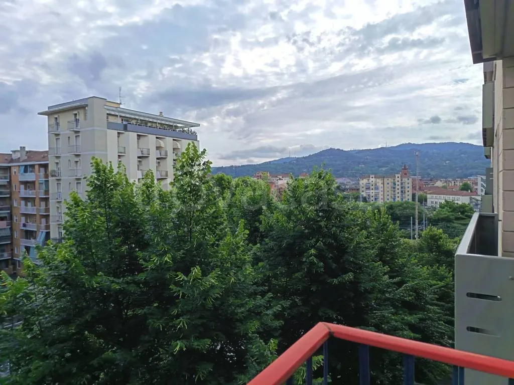 Balcon - Panoramic Apartment with Balcony in Crocetta, Turin
