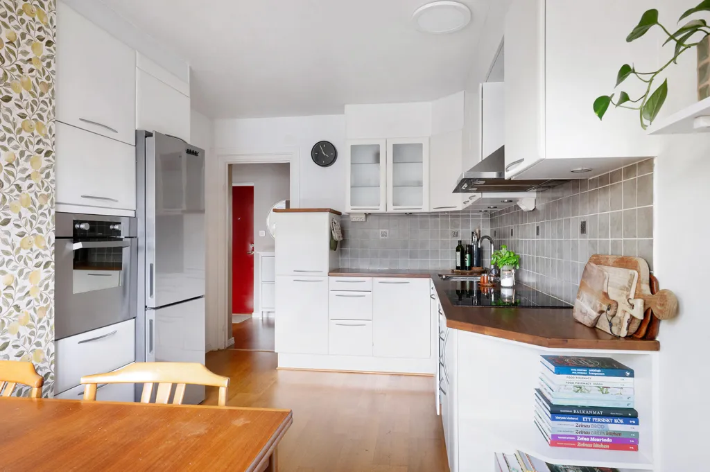 Cuisine - Renovated Apartment with West-Facing Balcony in Brynäs
