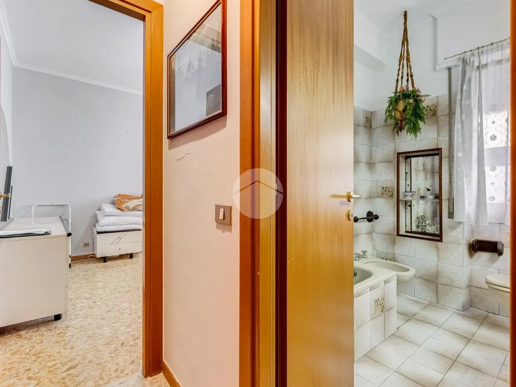 Bagni - 2-Bedroom Apartment with Balcony in Rome