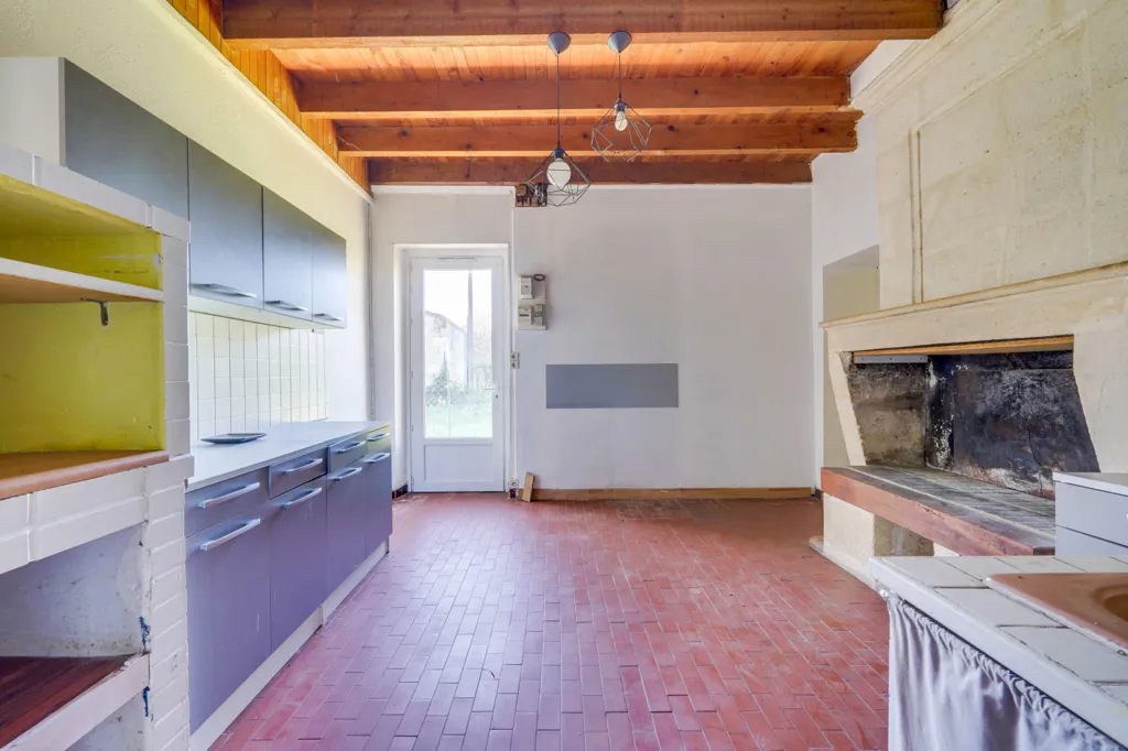 Cuisine - Maison en Pierre à Rénover avec Jardinet à Salignac