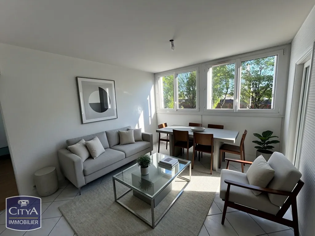 Séjour - Appartement T2 avec Balcon au Cœur du Mans