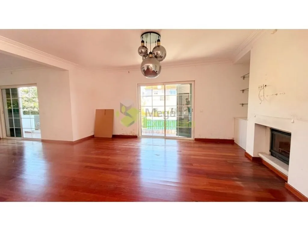 4 Bedroom Villa with Pool near Cascais